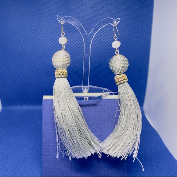 Grey long fringe feather dangle earrings 806 - Picture 2 of 4